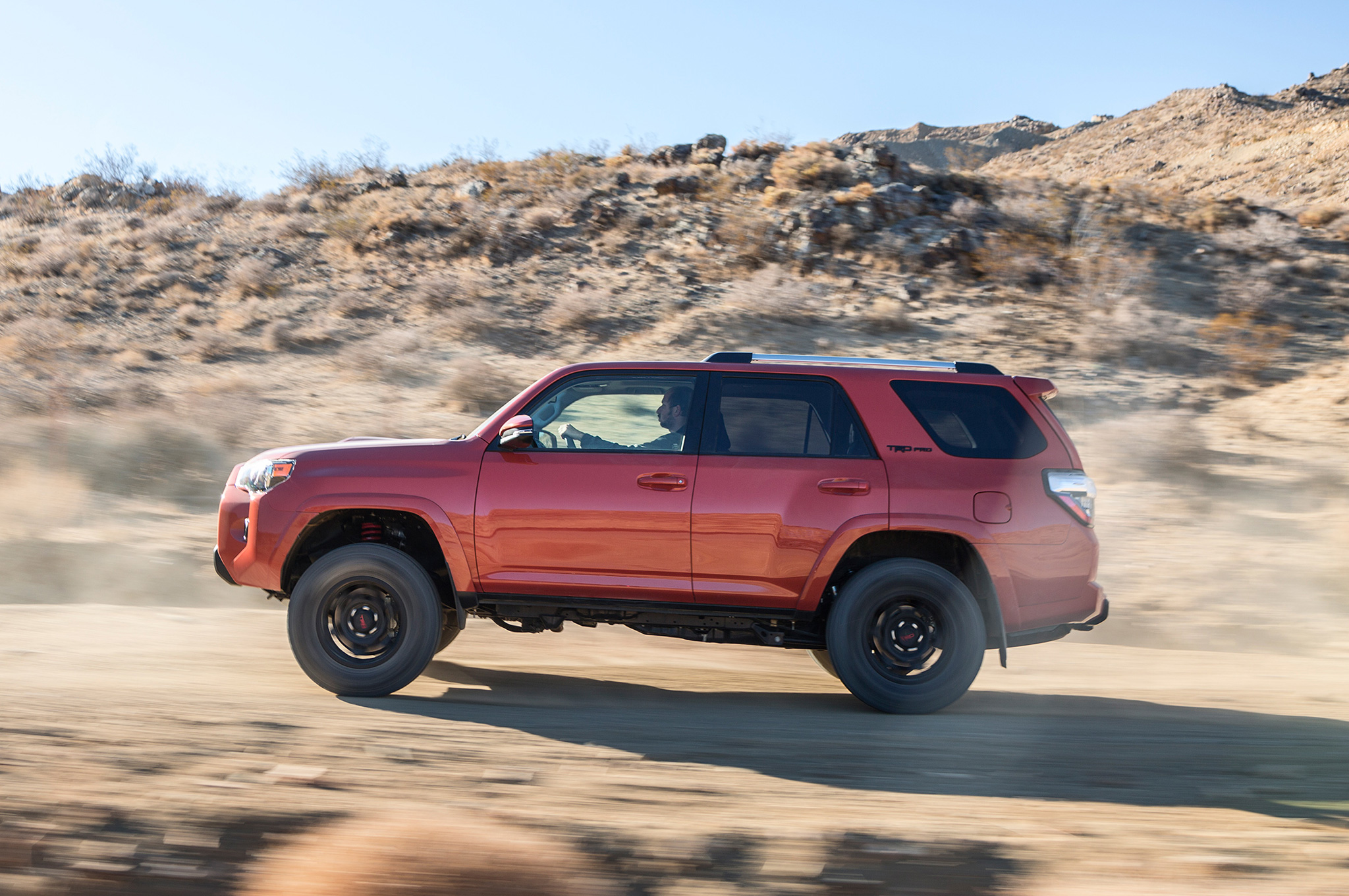 2015-toyota-4runner-trd-pro-on-trail