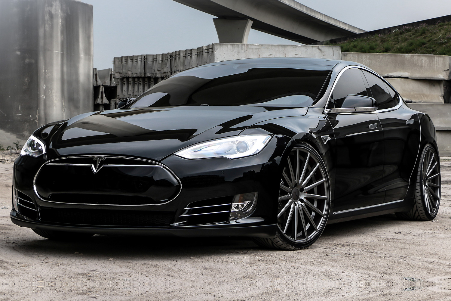 Tesla P85D